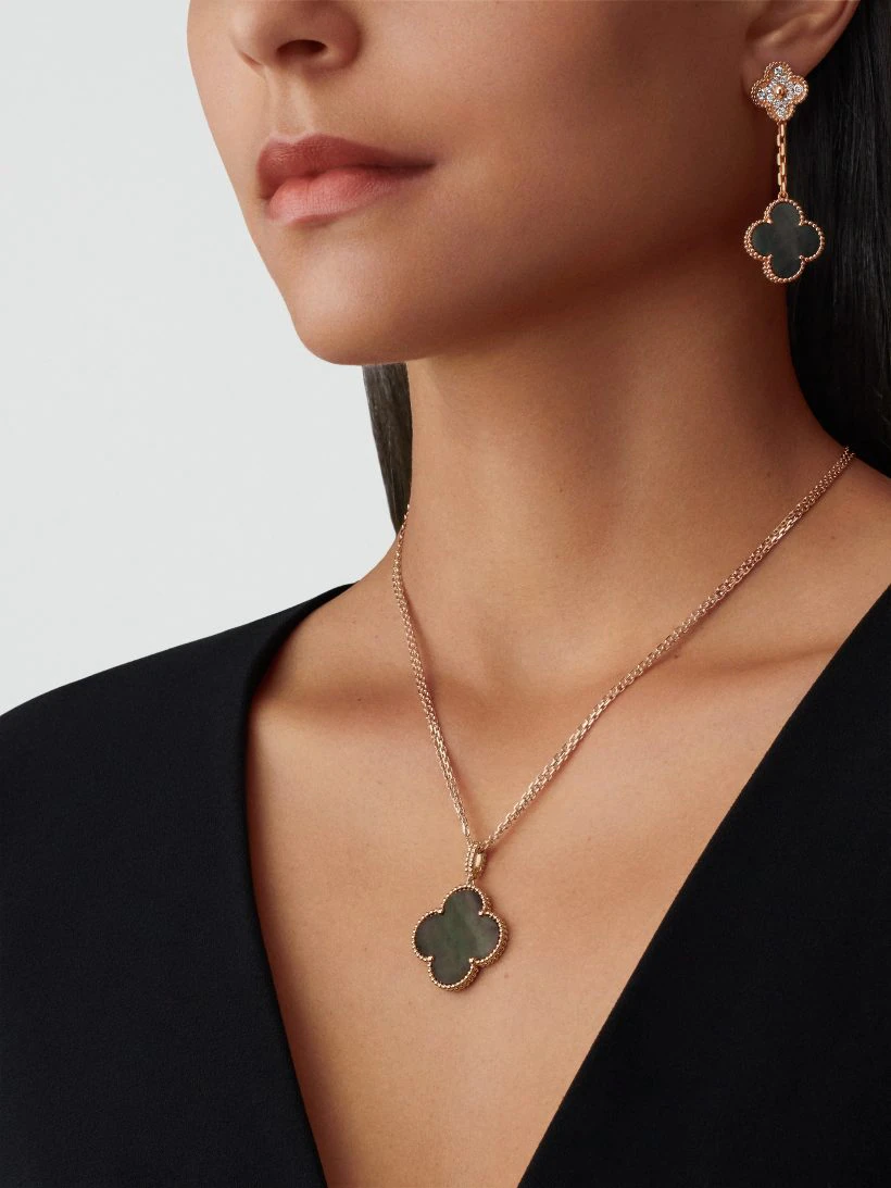 Magic Alhambra earrings with 2 four-leaf lucky motifs